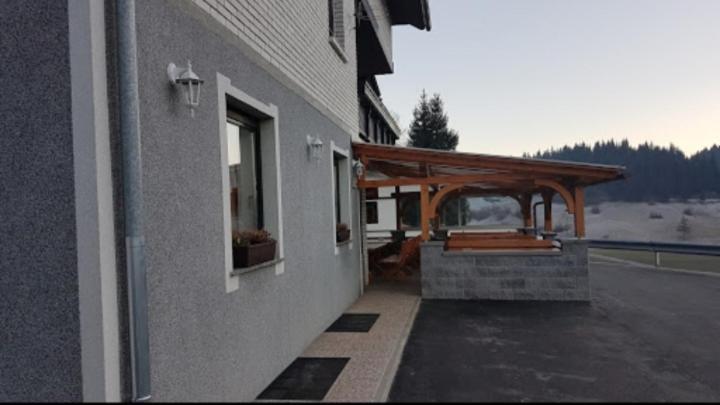 Hotel And Restaurant Ana Hrib-Loski Potok 외부 사진